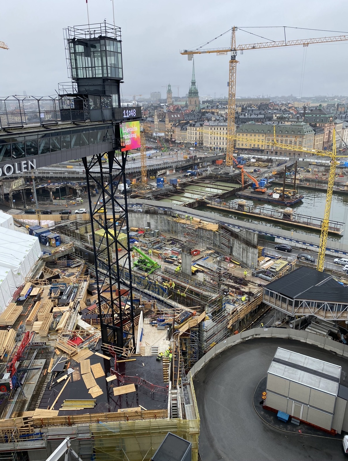 Byggarbetsplats vid Slussen i Stockholm, Katarinahissen syns i bakgrunden.